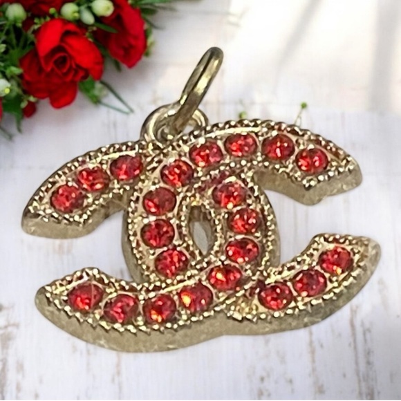 CHANEL Zipper Pull Pendant, Red Rhinestones, Gold Stamped. - Picture 2 of 7